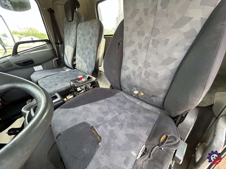 2013-ud-ud3300-s/a-garbage-truck-image-74