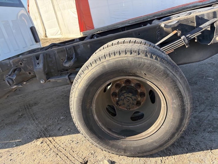 2011-chevrolet-3500-image-5