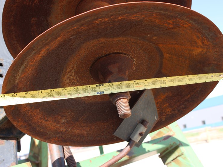 john-deere-235-image-39