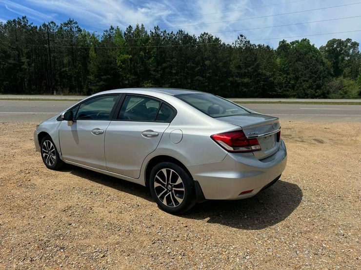 2015-honda-civic-4-door-sedan-(249,847-miles)-image-4
