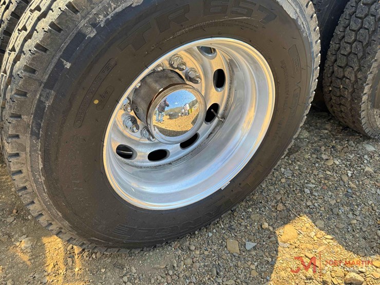 2015-peterbilt-389-image-16