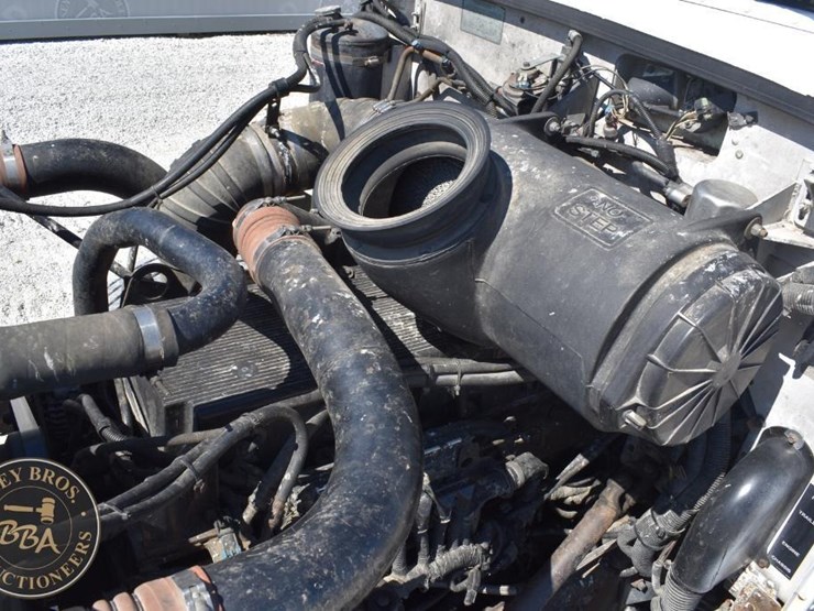 2002-peterbilt-385-image-35