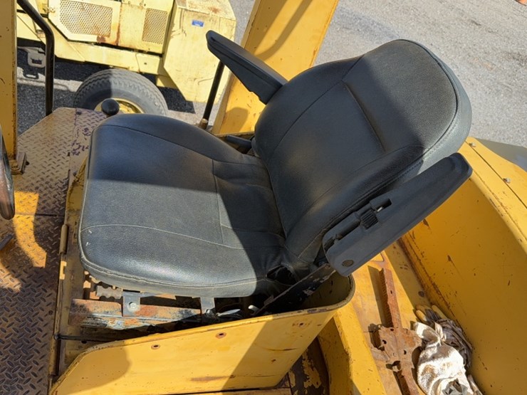 caterpillar-815-image-15