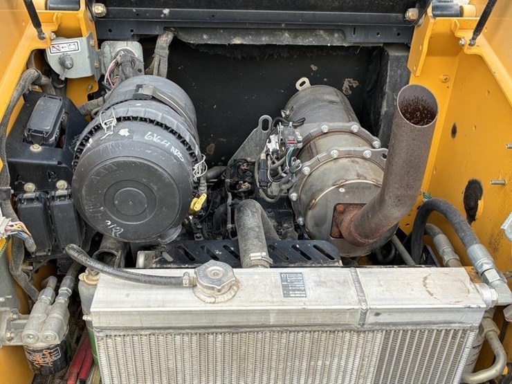 2019-gehl-r190-image-18