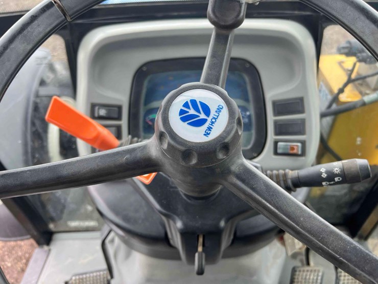 new-holland-tn70da-image-25
