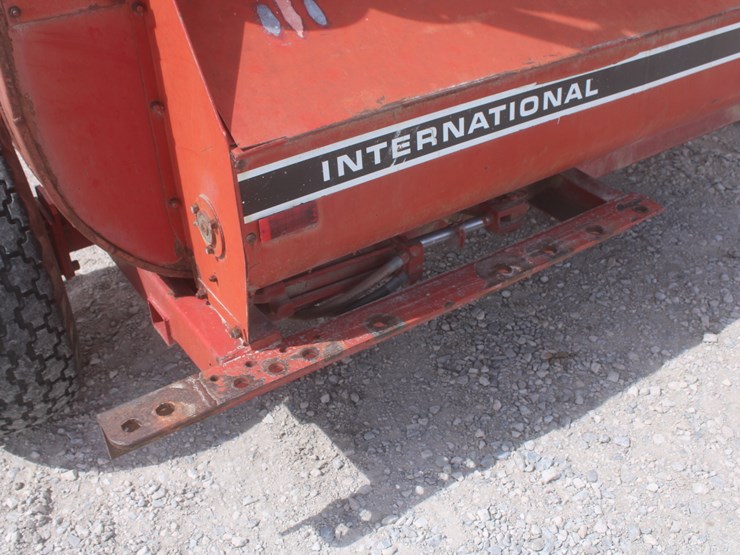 international-830-image-17