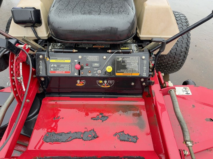 exmark-lazer-z-zero-turn-mower-image-12