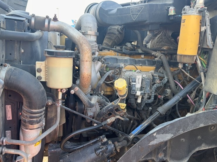 2013-caterpillar-ct660-image-21