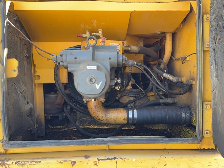 komatsu-pc200-lc-6le-image-9
