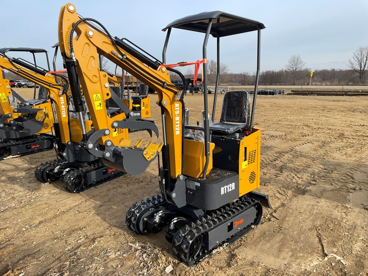 #1042-•-new-ats-rt12r-mini-excavator-image-1