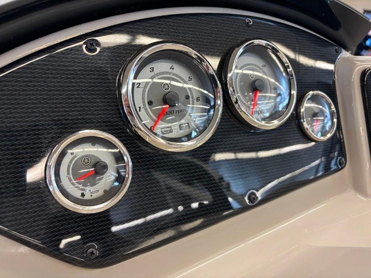 2025-g3-suncatcher-select-18f-pontoon-image-23