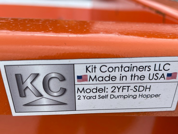 #2000-•-2-yard-self-dumping-hopper-image-14