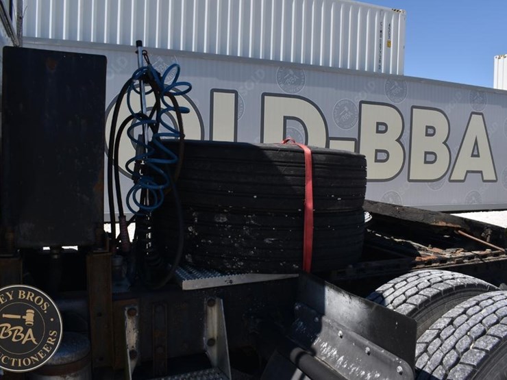 2002-peterbilt-385-image-20