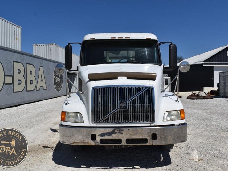 1999-volvo-vnl64t300-image-17