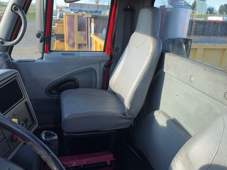 2004-international-8600-image-15