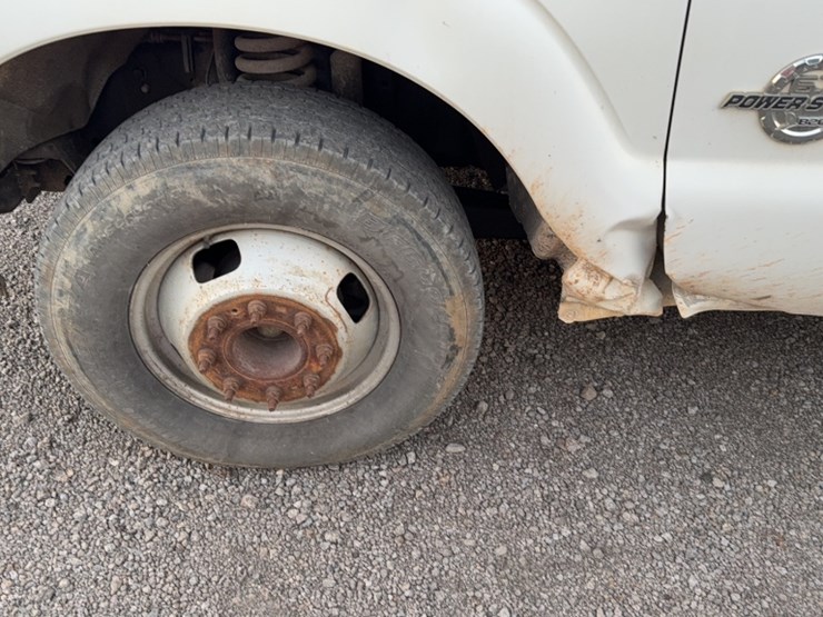 2011-ford-f350-image-15