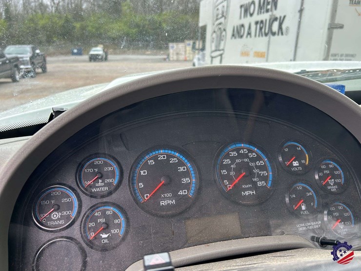 2009-international-7400-image-64