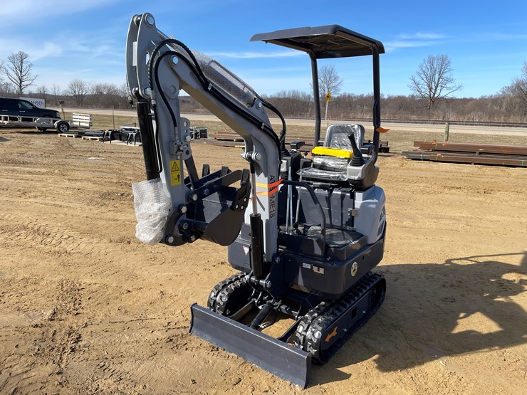 #1034-•-new-ats-me18-mini-excavator-image-1