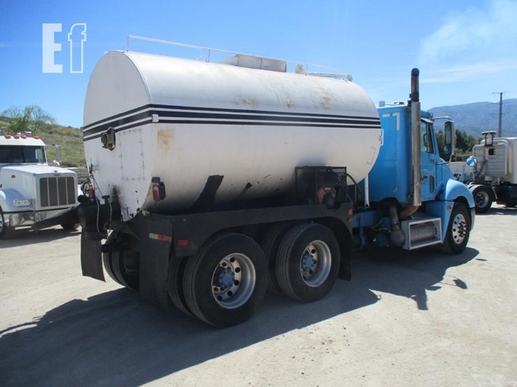 2009-freightliner-columbia-120-image-3