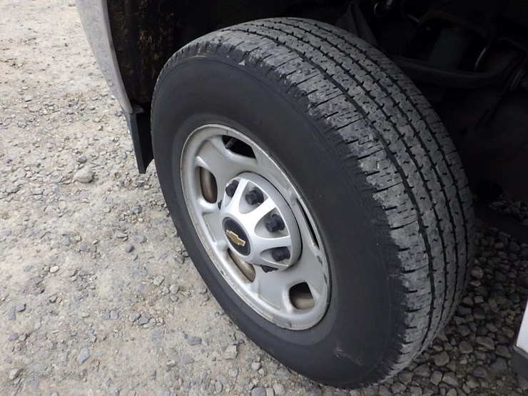 2017-chevrolet-2500-image-21