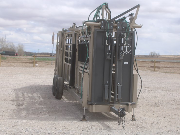 #1083-•-new-circle-t-portable-complete-cattle-processing-system-image-3