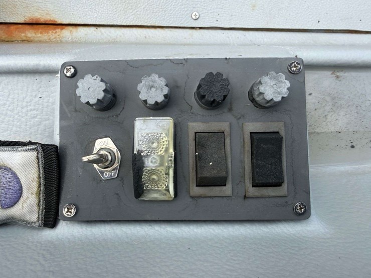 basstender-11.3-mini-bass-boat-image-14