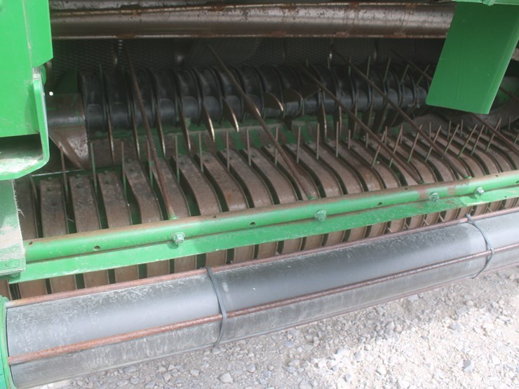 john-deere-560m-image-32