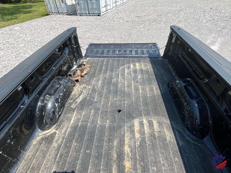 2015-gmc-3500-image-40