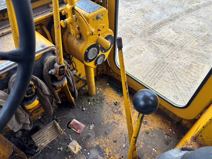 caterpillar-12-image-25