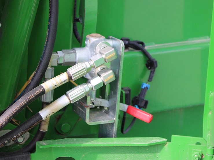 2022-john-deere-560r-image-35