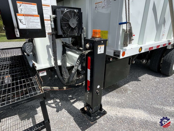 2025-kenworth-t380-image-23