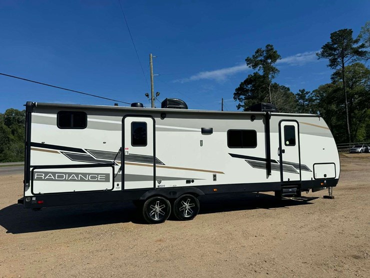 2021-radiance-28bh-bumper-pull-camper---bunks-image-15