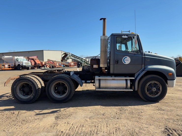 1999-freightliner-fl112-image-6