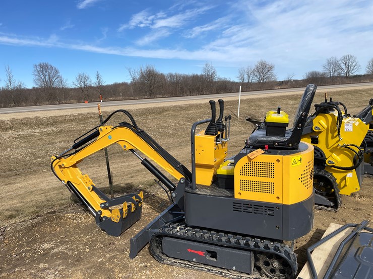 #900-•-landhonor-mini-excavator-image-7