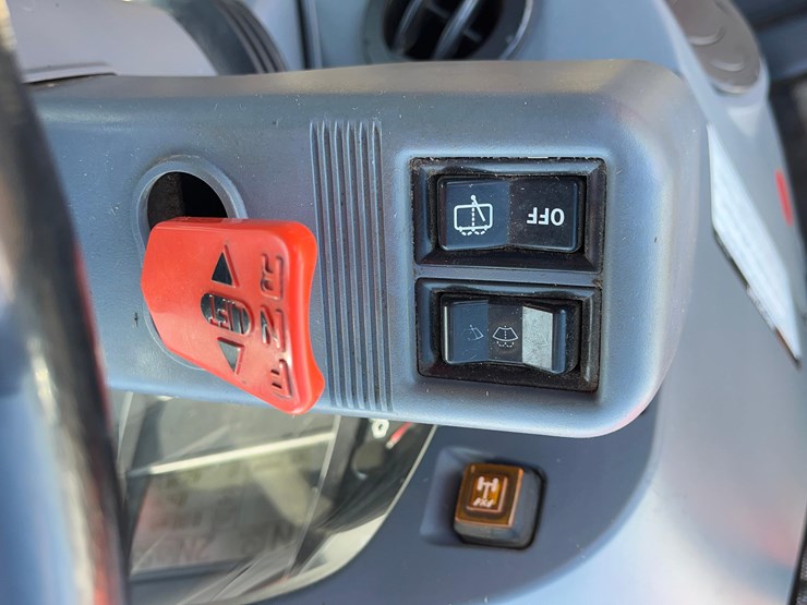 2016-kubota-m6-131-image-71