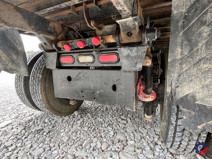 2011-volvo-truck-vhd-tri-axle-dump-truck-image-40