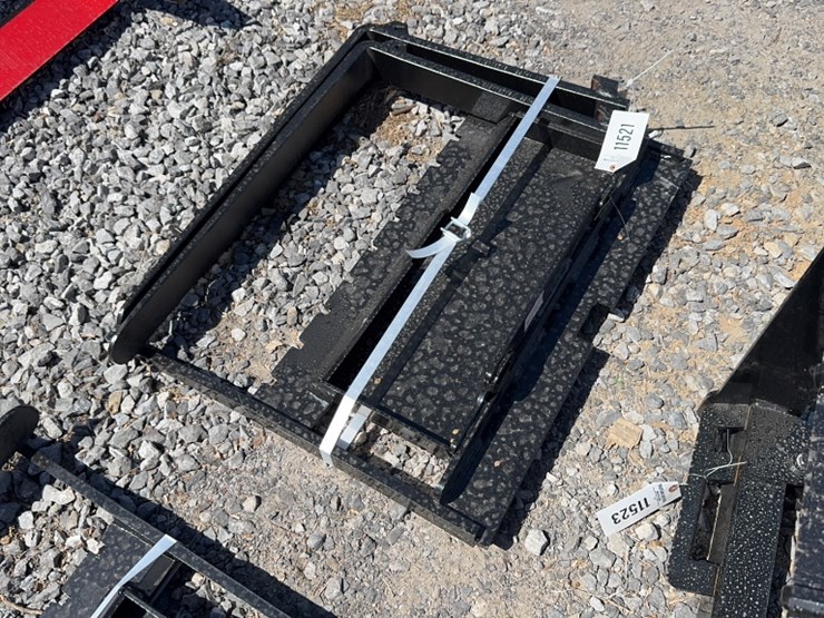 #6066-•-future-30"-dingo-pallet-forks-image-2