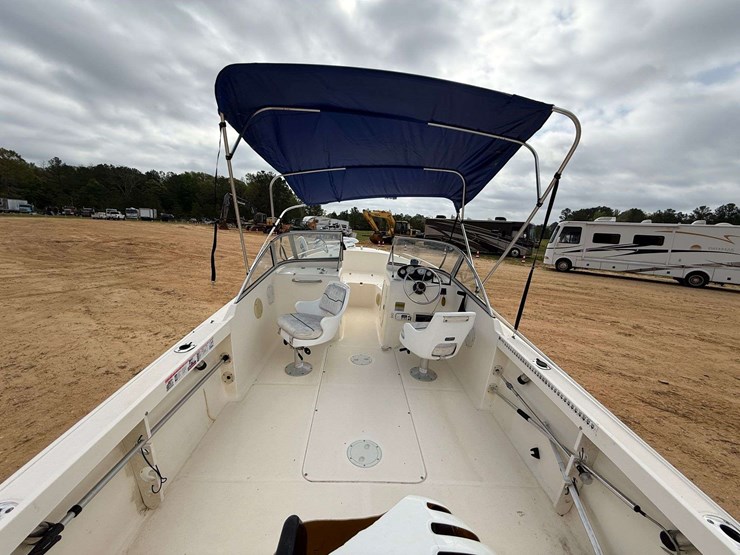 2003-sea-hunt-escape-200d-bay-boat-image-11