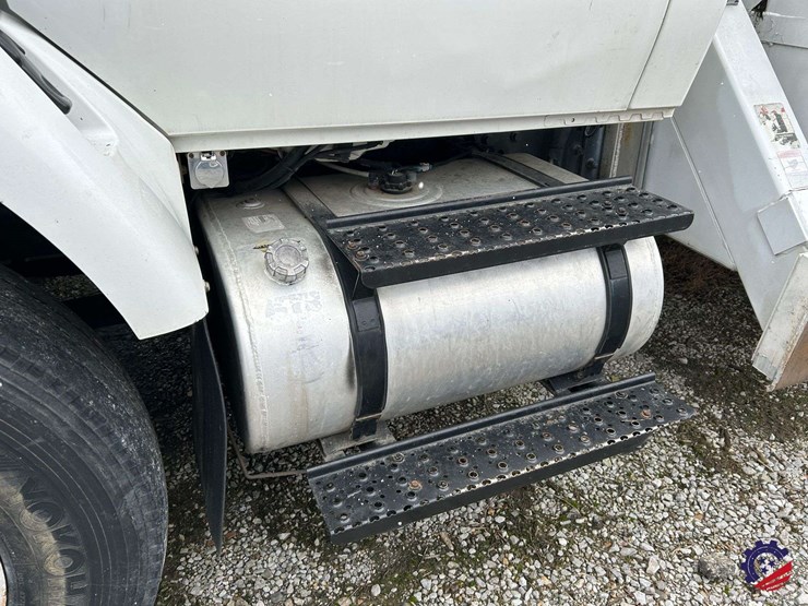 2009-international-7400-image-25