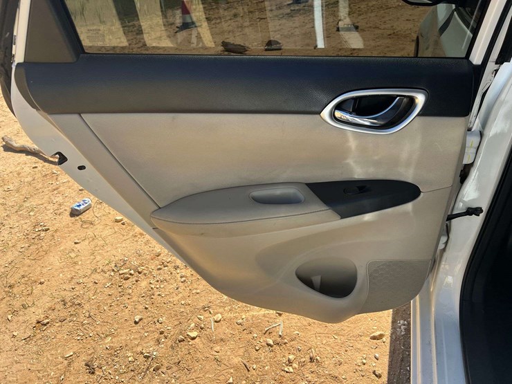 2017-nissan-sentra-sv-4-door-sedan-(169,691-miles)-image-14