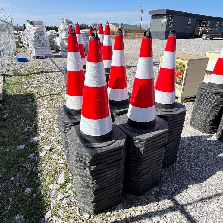 NEW 2025 SDLANCH Lot of 100 Traffic Safety Cones