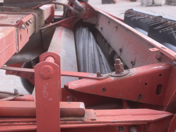 #1041-•-case-ih-8370-mower-conditioner-image-29