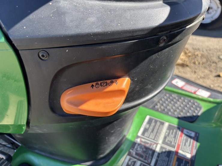 2016-john-deere-d110-image-14