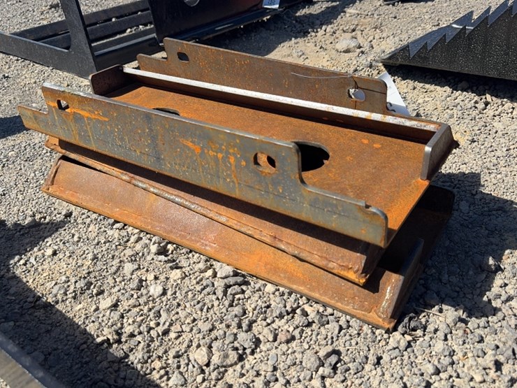 #1029-•-qty(3)-dingo-weld-on-plates-image-1