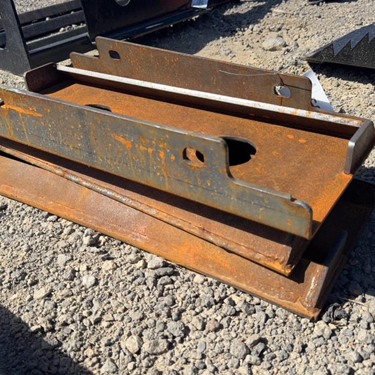 #1029 • QTY(3) DINGO WELD ON PLATES