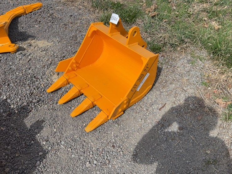 caterpillar-303-image-2