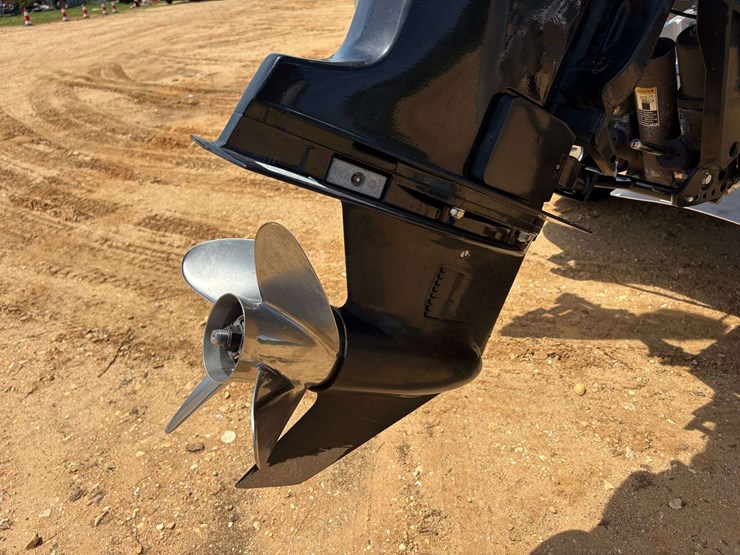 2005-triton-tr-196-w/-tandem-axle-boat-trailer-image-28