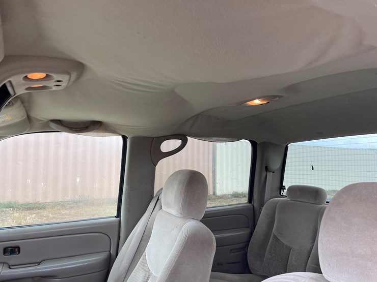 #4006-•-2005-chevy-crew-cab-truck-(az-title)-image-27