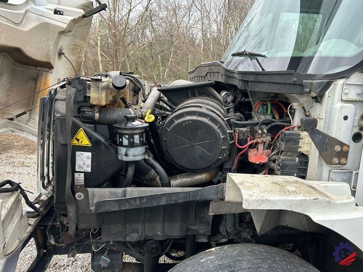 2009-international-7400-image-74