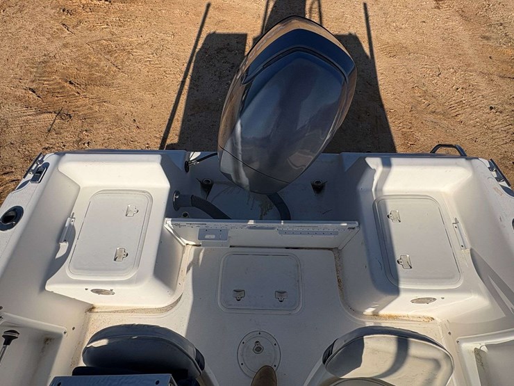 2001-cobia-center-console-saltwater-boat-image-20